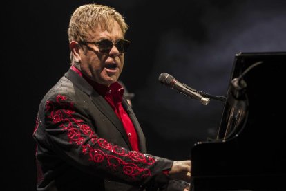 El cantante Elton John se mostró muy ilusionado con la propuesta. 