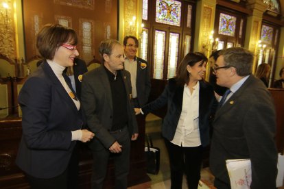 Ros, con concejales de C’s y del PP, grupos que junto al PSC posibilitaron la aprobación del vial.