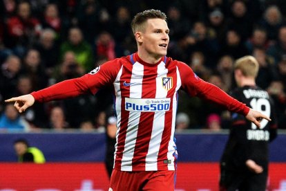 Kevin Gameiro celebra el seu gol davant del Bayer Leverkusen.