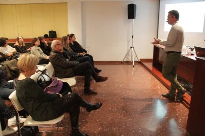 Un curso en el Colegio de Médicos que se retransmitió por internet.