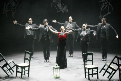 Un momento de la representación de la bailaora Sara Baras ayer en el Teatre de la Llotja.