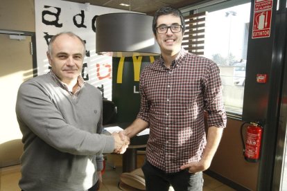 Agustí Soler, gerent de McDonald’s Lleida, amb Juan Campillos.