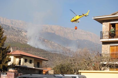 Imatge d’arxiu de les tasques d’extinció de l’incendi el 2012.