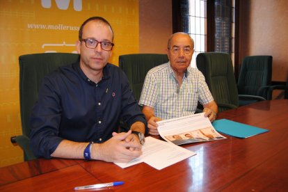 Marc Solsona y Josep Maria Pujol, ayer en el consistorio local. 