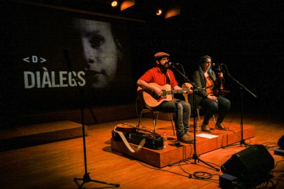 Un momento del concierto de los leridanos Joan Baró y Núria Garcia.