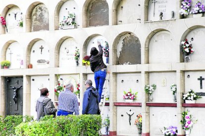 Rosas, claveles y gladiolos fueron las flores más vendidas según los floristas.