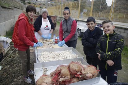 Camarasa reparte 900 raciones de 'ranxo' en el centenario de la huelga de la Canadenca