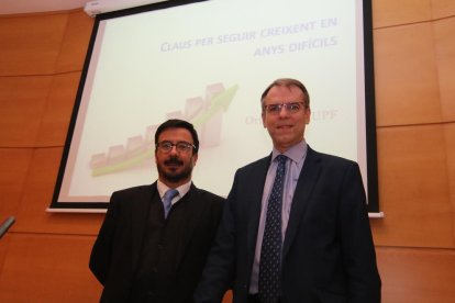 Josep Maria Rusiñol (i) y Oriol Amat (d), en la Cámara, ayer. 