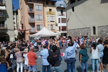 Vista d’alguns lectors que van participar ahir en la segona Carrerada de Llibres a Organyà.