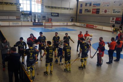 El Caldes hizo el protocolario pasillo a los leridanos como campeones de la Copa CERS.