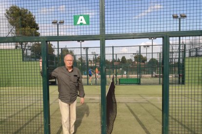 El delegado territorial XavierEsteban, en las pistas que se construyeron hace 25 años en el CT Lleida.