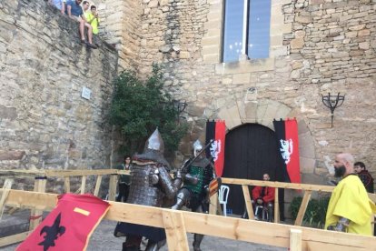 La plaça del Castell de Montsonís va acollir dissabte la segona edició d’aquests combats.