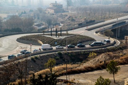 Un control de los Mossos d’Esquadra el pasado mes de noviembre en la carretera de Alcarràs. 