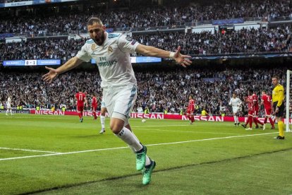 Benzema marcó los dos goles, el segundo tras un regalo incomprensible del meta alemán Ulreich.