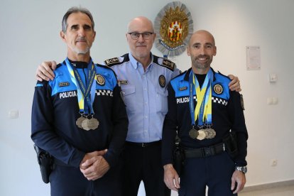 Catalina (esq.) i Borges (d.), amb l’intendent Josep Ramon Ibarz.