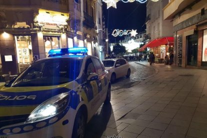 Imagen de un coche patrulla de la políca Local de Sevilla.