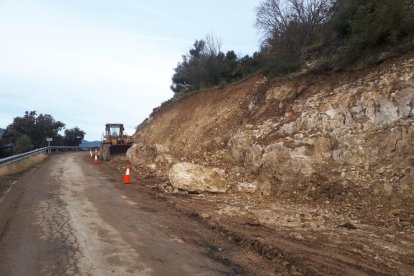 Les obres que porta a terme la Diputació en un tram de 800 metres de l’accés a Llimiana.