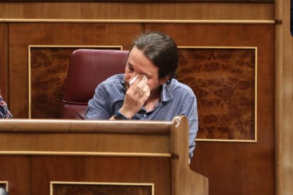 Pablo Iglesias se emociona durante su intervención en el Congreso de los Diputados.