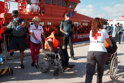 Arribada al port de Motril d’immigrants diumenge passat.