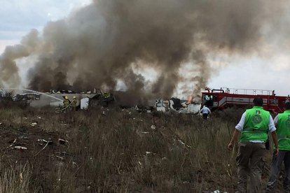 Un avió s’estavella a l’enlairar-se a Mèxic sense causar víctimes mortals