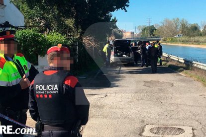 Los Mossos d'Esquadra en el lugar de los hechos