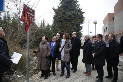 Moment de la inauguració del carrer, a la partida de Montcada.