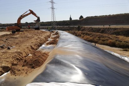 Les obres d’impermeabilització i segellament de l’abocador de Sedases a Fraga.