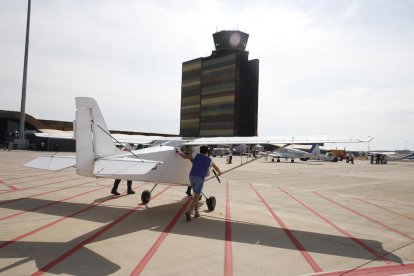 Mil persones visiten la fira aeronàutica de l'aeroport d'Alguaire