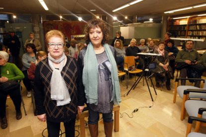 Teresa Gil (esquerra) i Isa Sáez (dreta), ahir durant l’homenatge que van rebre a Balàfia.