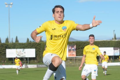 Juanto Ortuño celebra el primer gol del Lleida Esportiu, amb el qual acumula sis gols aquesta temporada, un dels màxims realitzadors del grup.