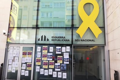 Els CDR protesten davant de la seu d'ERC i exigeixen la desobediència