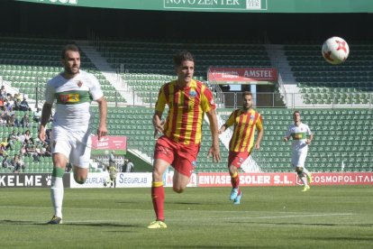 Juanto Ortuño, en una acción del partido que el Lleida jugó el domingo en Elche.