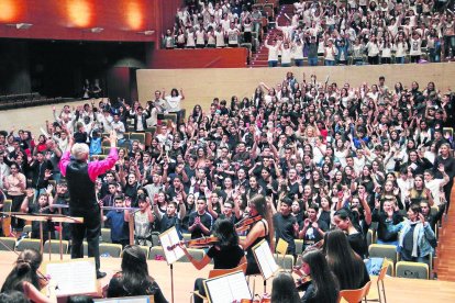 Momento en el que los ‘cantaires’ interpretaron el ‘Cant de la Trobada’, que puso fin al encuentro.