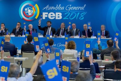 Un momento de las votaciones de ayer en la asamblea de la FEB.