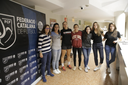 Siete de las ocho colegiadas que hay esta temporada en el fútbol leridano.