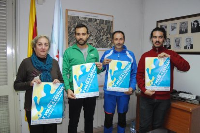 La alcaldesa de Ivars y los organizadores ayer durante la presentación de la prueba.