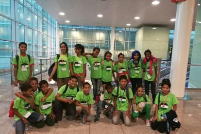 Algunos de los niños que participaron el año pasado en la campaña a su llegada a Barcelona.