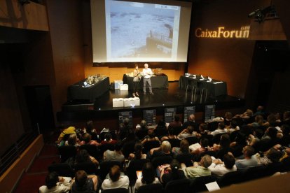 Un instante de la conferencia inaugural de Josep Maria Gili, ayer por la tarde en el CaixaForum. 