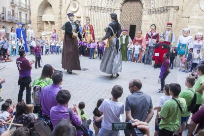 El centre d’Agramunt s’omple de colles geganteres