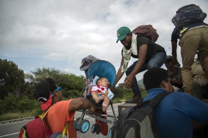 Imatge d’un dels nens que viatgen a la caravana migrant procedent de Centreamèrica.