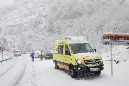 L'accident entre dos vehicles a la C-14 a Coll de Nargó