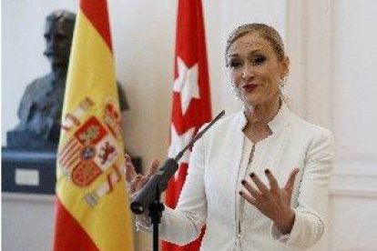 El juez imputa a la profesora del máster de Cifuentes y a la funcionaria que cambió las notas