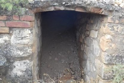 Entrada al polvorí de Fraga abans de ser condicionat.