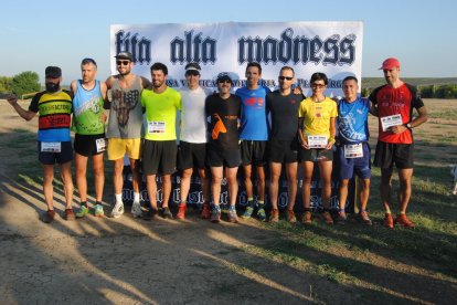 Los once participantes de la prueba, diez por los dorsales subastados y el ganador de La Fletxa.