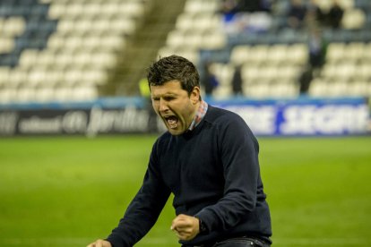 Gerard Albadalejo celebra exultant la victòria de diumenge passat davant del Sabadell.