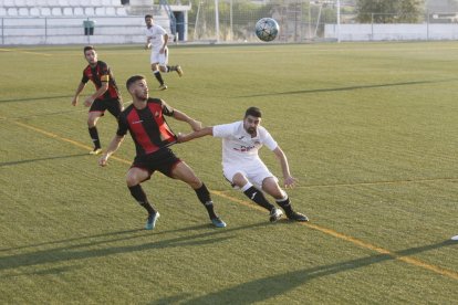 Una acción del partido de ayer entre el Borges y el Reus B Cambrils.