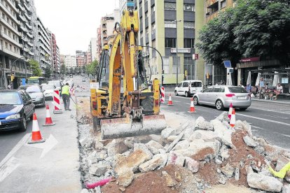 Las obras para habilitar carril bici desde la avenida Catalunya hasta el Pont Universitat.