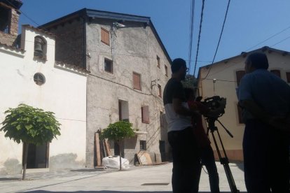 Veïns del poble de Baro, a Soriguera, van fer sonar ahir la campana.