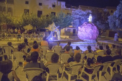 El espectáculo llenó de público la plaza del Sitjar la noche del pasado jueves. 