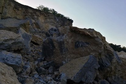 Personal contratado centra sus trabajos todavía en la estabilización de la ladera.